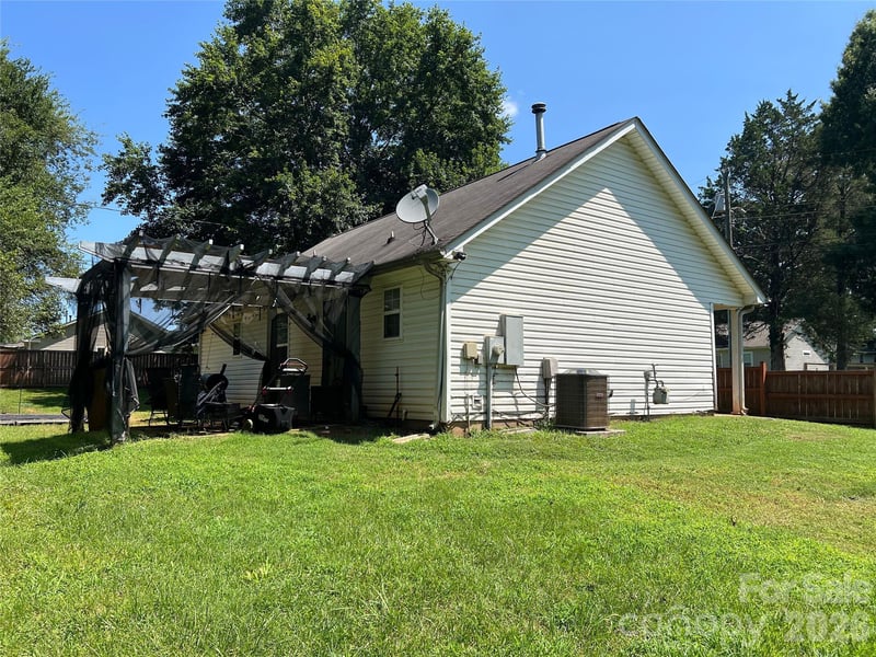 2630 Larry Dr, Charlotte, NC 28214