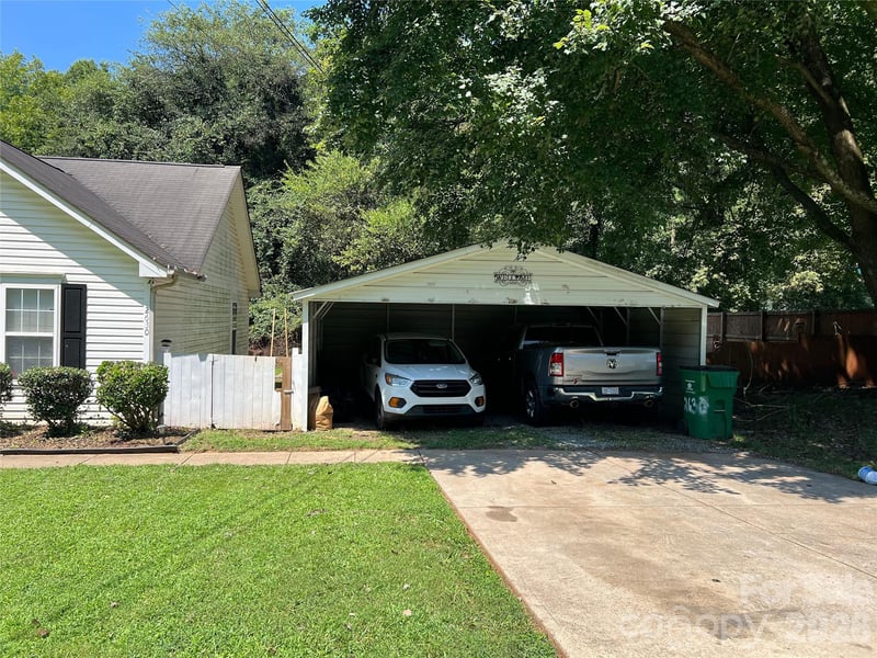 2630 Larry Dr, Charlotte, NC 28214