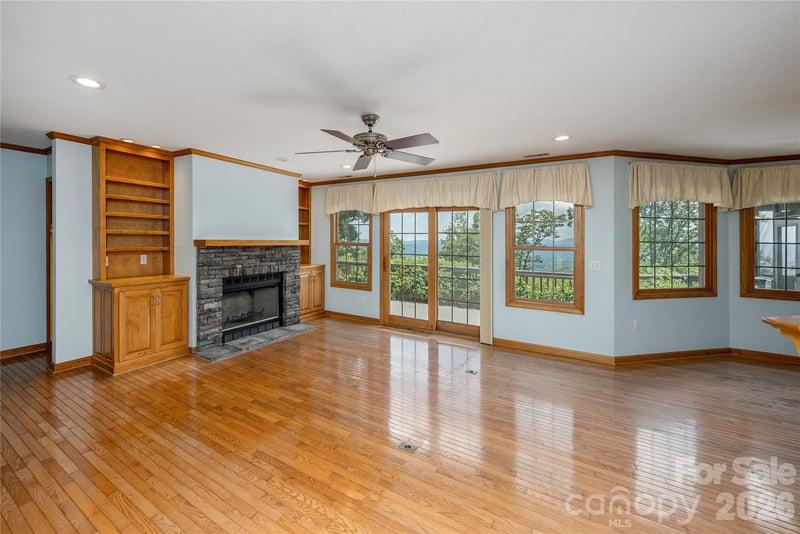 131 Forge Crest Dr, Mills River, NC 28759