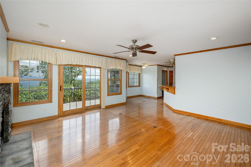 131 Forge Crest Dr, Mills River, NC 28759