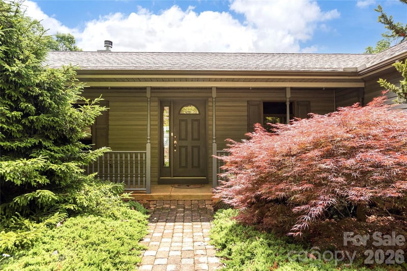 131 Forge Crest Dr, Mills River, NC 28759
