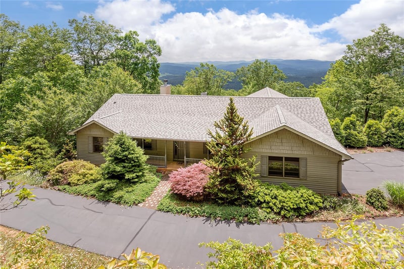 131 Forge Crest Dr, Mills River, NC 28759