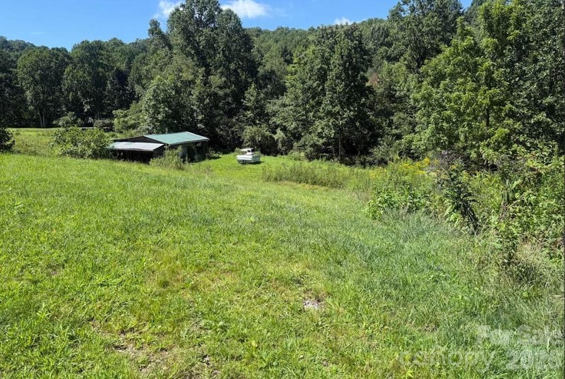 107 Flat Creek Dr, Lake Toxaway, NC 28747