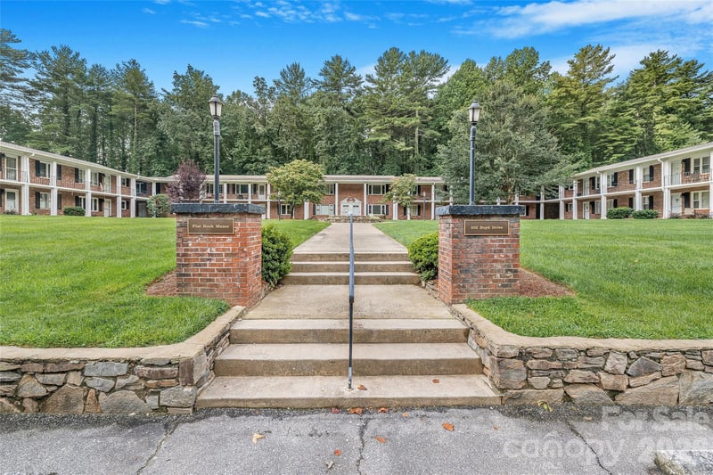102 Boyd Dr #5C, Flat Rock, NC 28731