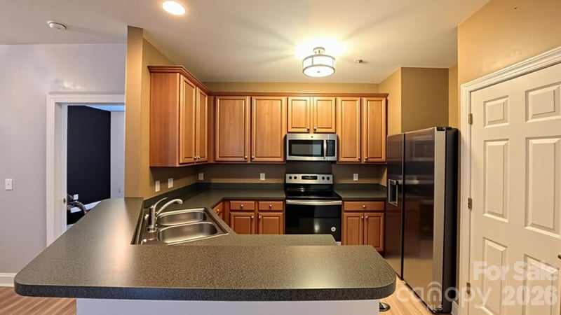 6419 Park Pond Dr, Charlotte, NC 28262