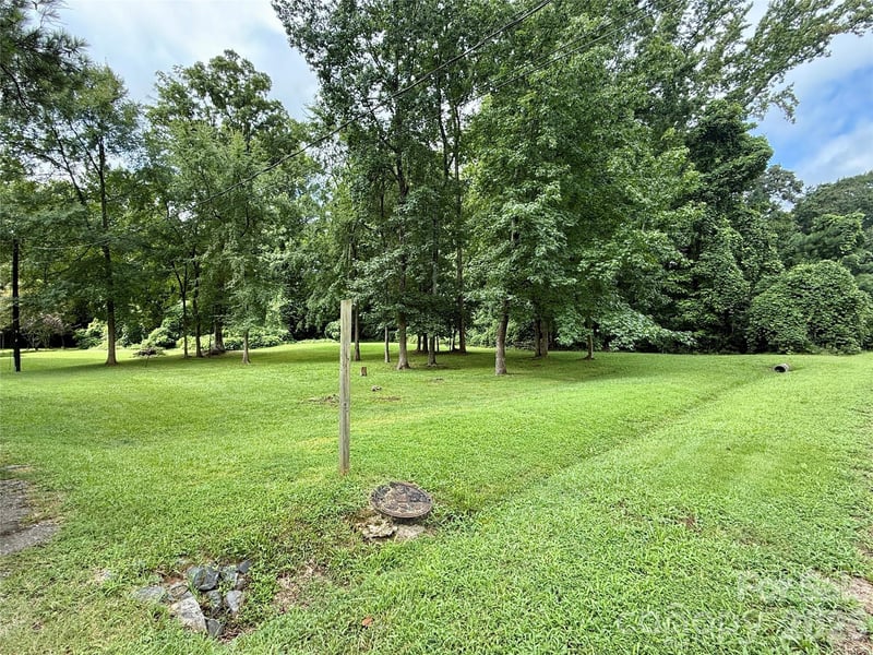8000 Hedrick Cir, Huntersville, NC 28078
