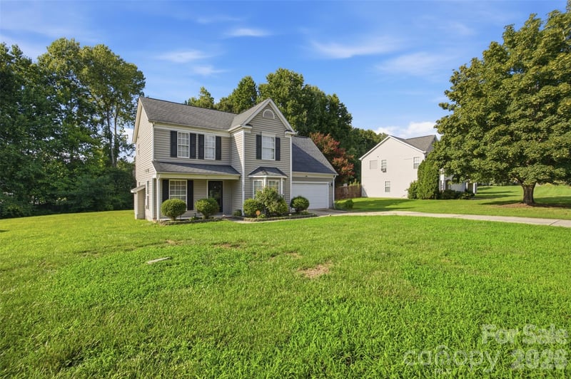 109 Clairwood Dr, Mount Holly, NC 28120