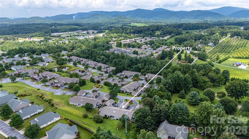 5303 Wood Duck Way, Hendersonville, NC 28792