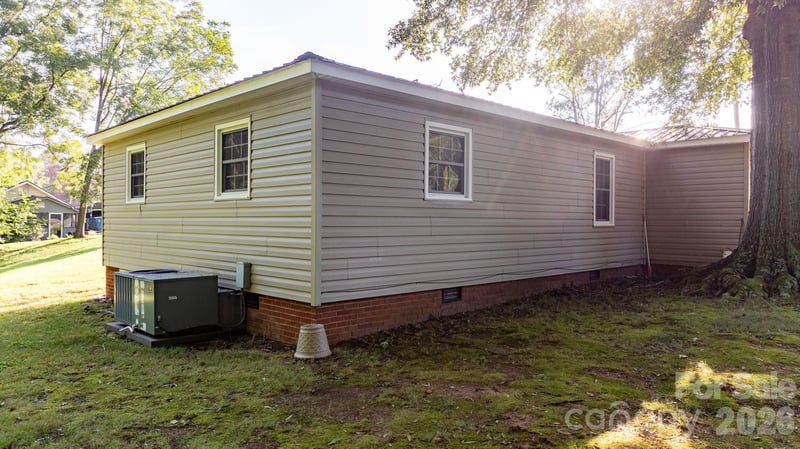 708 Klutz St, Maiden, NC 28650