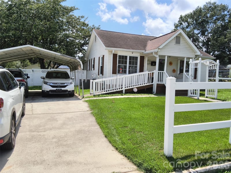 1200 Woodlawn St, Kannapolis, NC 28083