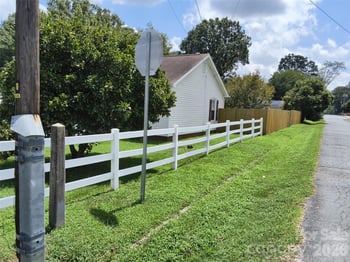 1200 Woodlawn St, Kannapolis, NC 28083