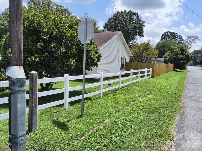 1200 Woodlawn St, Kannapolis, NC 28083