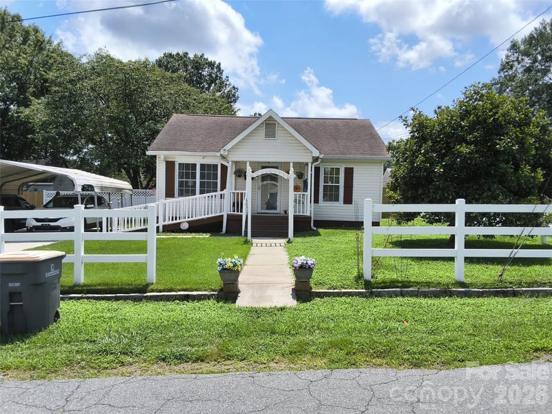 1200 Woodlawn St, Kannapolis, NC 28083