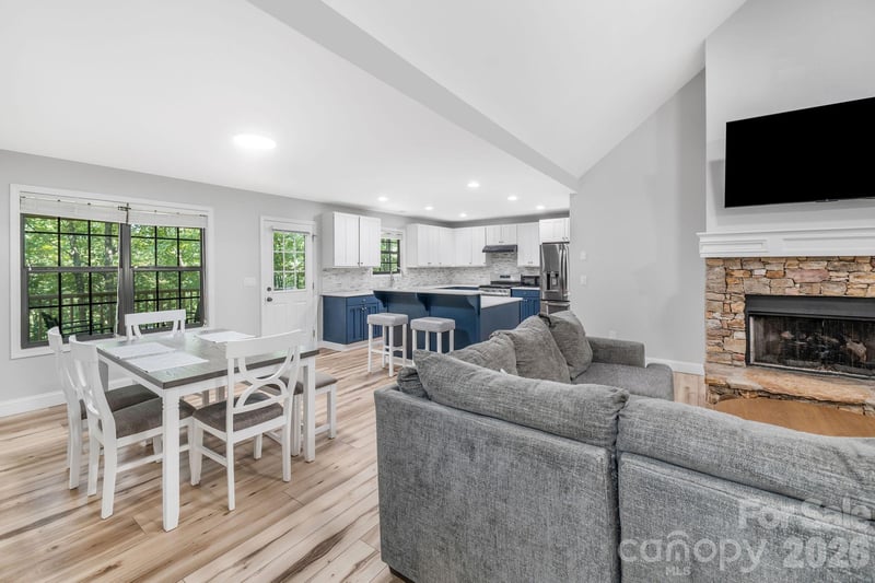 526 Whetstone Gap Rd, Lake Toxaway, NC 28747