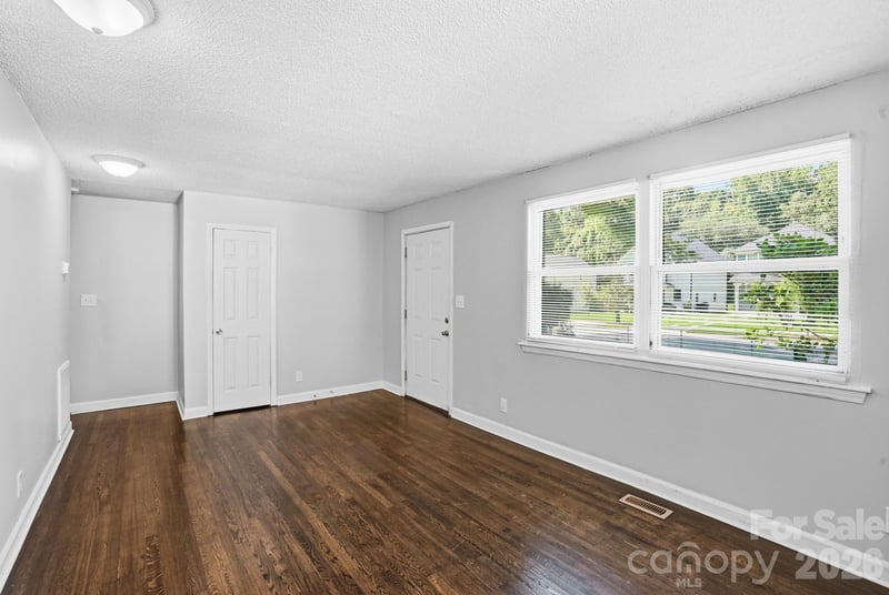 1805 Purser Dr, Charlotte, NC 28215
