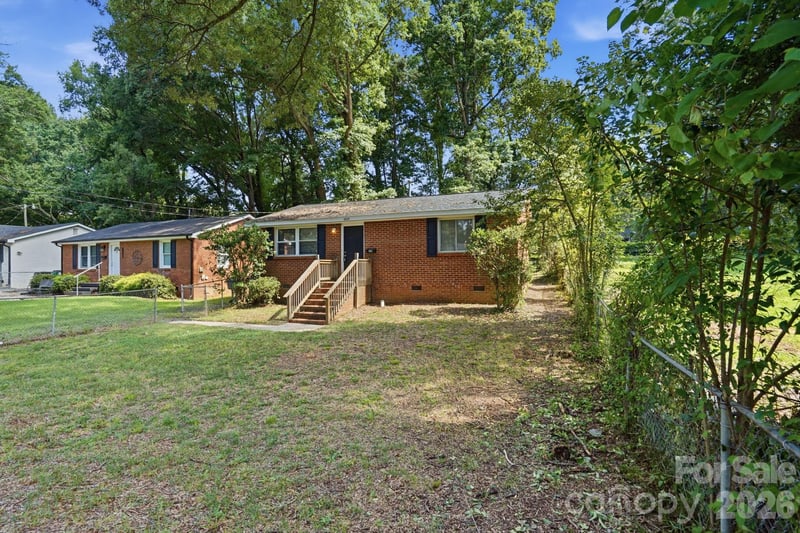 1805 Purser Dr, Charlotte, NC 28215
