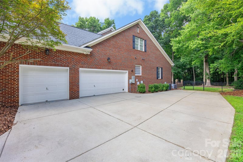 1607 Crestgate Dr, Waxhaw, NC 28173