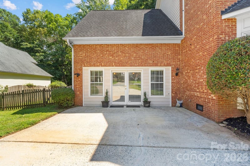 2040 Swaim Dr, Matthews, NC 28105