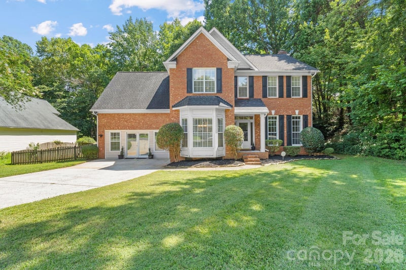 2040 Swaim Dr, Matthews, NC 28105
