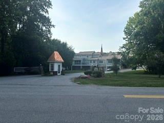 1007 21st Ave NE, Hickory, NC 28601