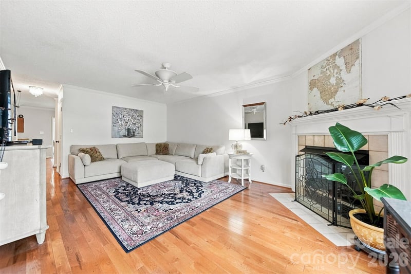 1007 21st Ave, Hickory, NC 28601