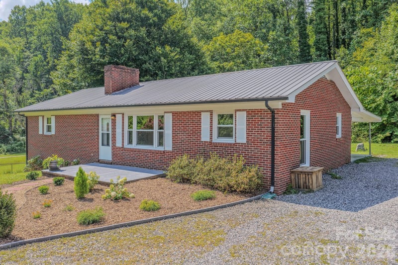 8525 Us 25/70 Hw, Marshall, NC 28753