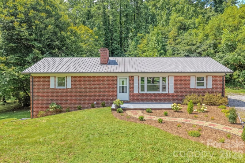 8525 Us 25/70 Hw, Marshall, NC 28753