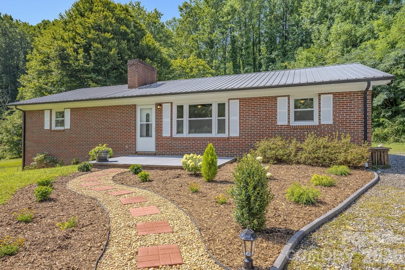 8525 Us 25/70 Hw, Marshall, NC 28753