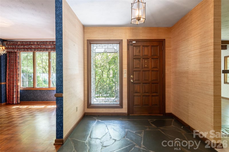 25 Forest Rd, Asheville, NC 28803