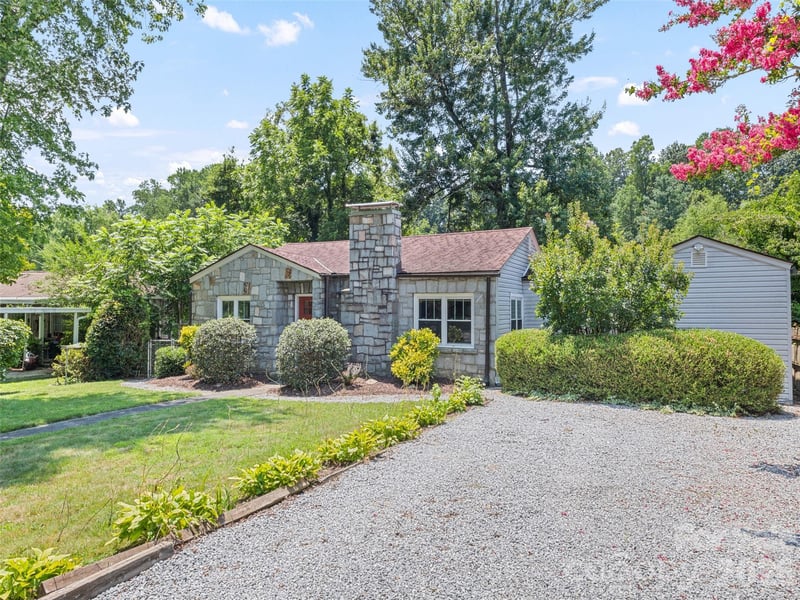 1909 Arlington Pl, Hendersonville, NC 28791