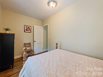 1909 Arlington Pl, Hendersonville, NC 28791