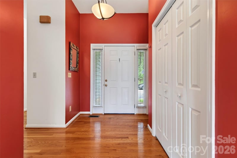 16 Spring Hollow Cir, Asheville, NC 28805