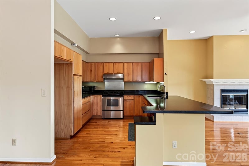 16 Spring Hollow Cir, Asheville, NC 28805