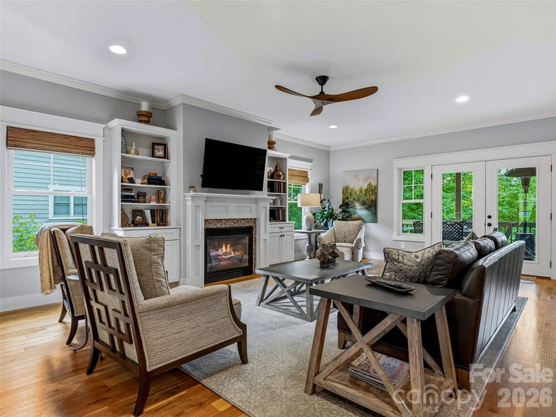 4 Old Bridge Cir, Fairview, NC 28730