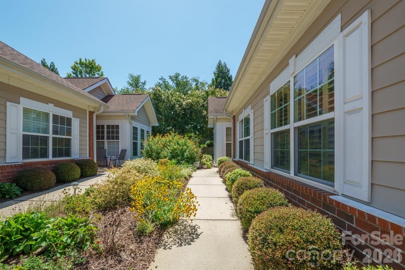 3221 Abbey Walk Ln, Matthews, NC 28105