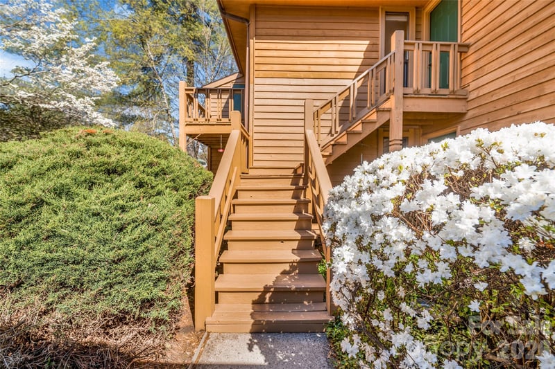 521 Courtwood Ln #8, Hendersonville, NC 28739