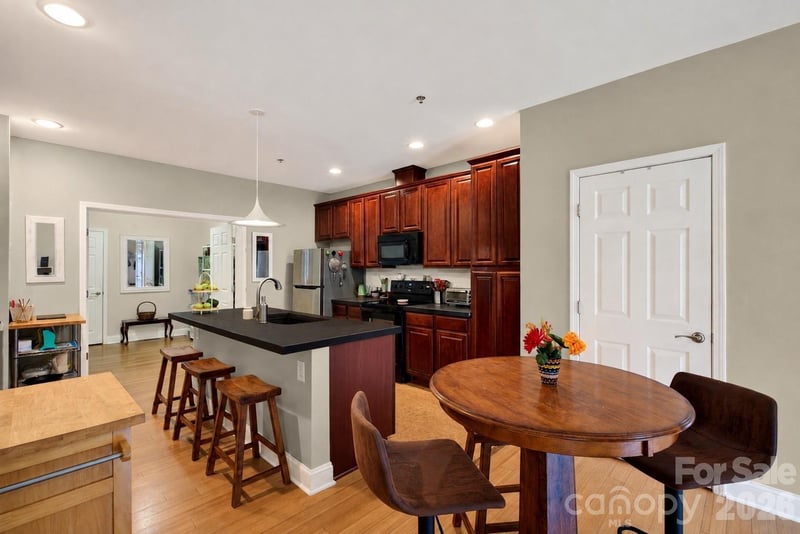 600 N Skyloft Dr #102, Asheville, NC 28801