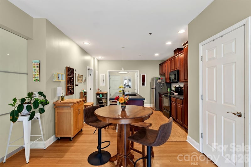 600 N Skyloft Dr, Asheville, NC 28801