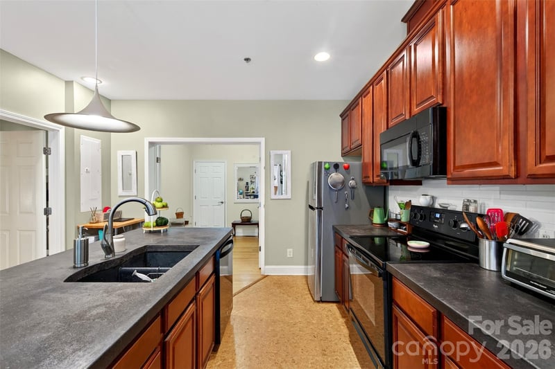 600 N Skyloft Dr, Asheville, NC 28801
