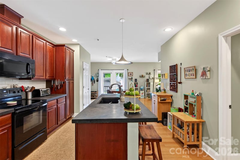 600 N Skyloft Dr, Asheville, NC 28801