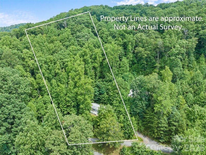 180 Hidden Meadow Dr, Candler, NC 28715