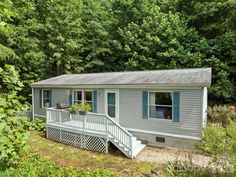180 Hidden Meadow Dr, Candler, NC 28715