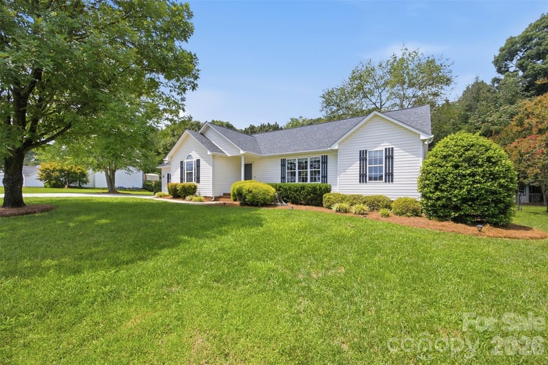233 Summey Barker Dr, Dallas, NC 28034