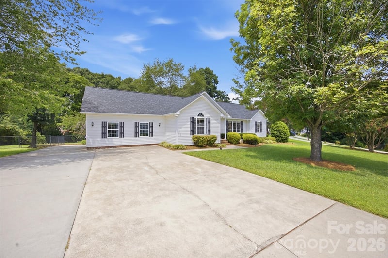 233 Summey Barker Dr, Dallas, NC 28034