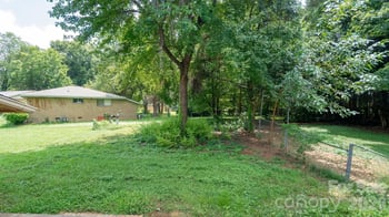 4926 Malibu Dr, Charlotte, NC 28215