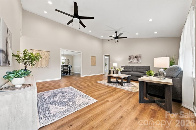 136 Cook Ln, Hickory, NC 28601
