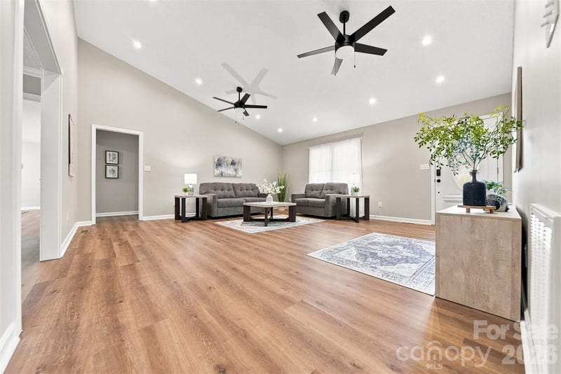 136 Cook Ln, Hickory, NC 28601