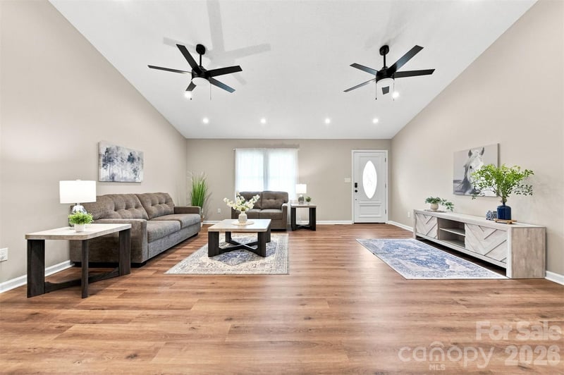 136 Cook Ln, Hickory, NC 28601