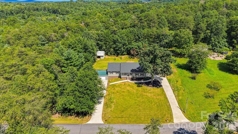136 Cook Ln, Hickory, NC 28601