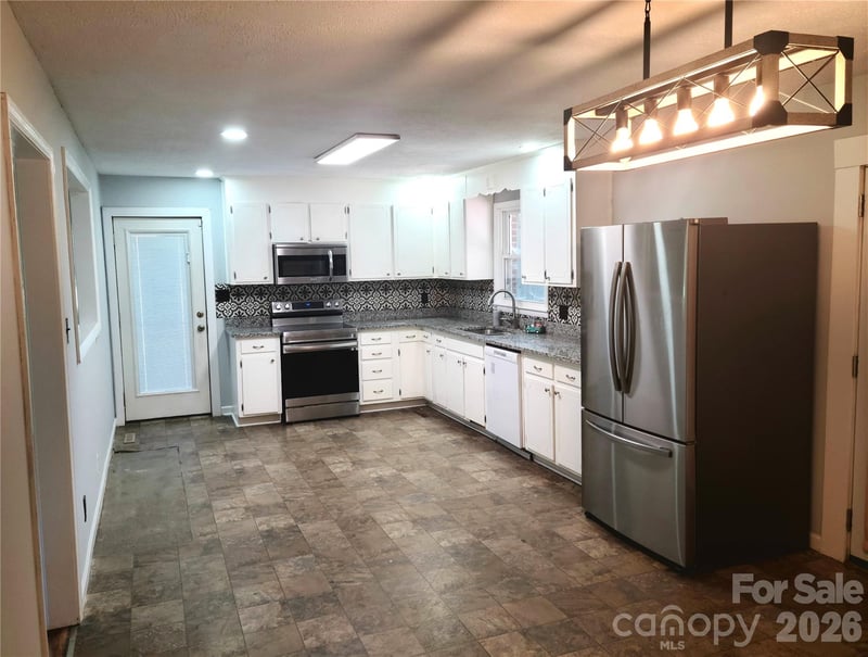 2230 Kenwood Dr, Kannapolis, NC 28081